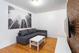 340 E 94th St, Unit ID1032043P in New York, NY - Foto de edificio - Building Photo