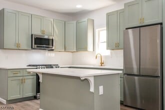 64 Grace St in Irvington, NJ - Foto de edificio - Building Photo