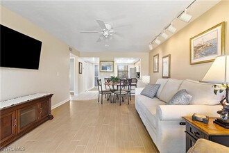 8445 Charter Club Cir in Ft. Myers, FL - Foto de edificio - Building Photo