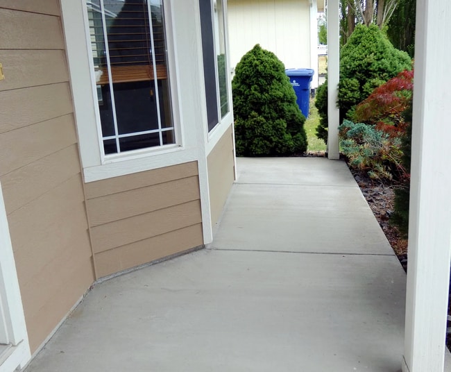 6809 S W Terrace Dr in Cheney, WA - Building Photo - Building Photo