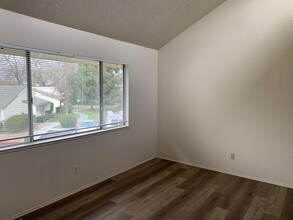 325 Standiford Ave in Modesto, CA - Building Photo - Building Photo