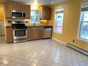 5 Whalen Ln in Natick, MA - Building Photo - Building Photo