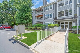 2212 Candlelight Ct in Helmetta, NJ - Building Photo - Building Photo