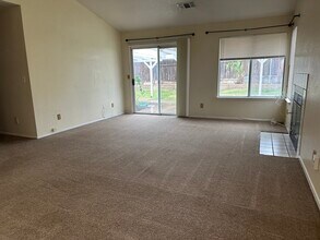 7808 Moss Crossing Ave in Bakersfield, CA - Building Photo - Building Photo