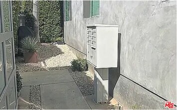 866 Hilldale Ave in West Hollywood, CA - Building Photo - Building Photo