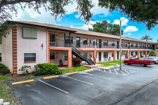 Ridge Grove in Largo, FL - Building Photo