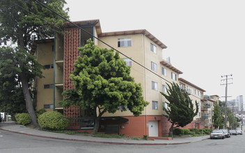 Fairmont Towers Apartments in Oakland, CA - Building Photo - Building Photo