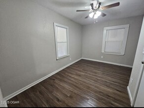 427 E BJ Tunnell Blvd in Miami, OK - Building Photo - Building Photo