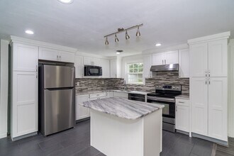 22 Wethersfield Rd in Natick, MA - Building Photo - Building Photo
