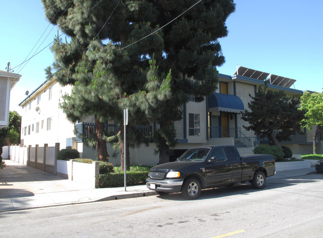 Redondo Garden Townhouses in Redondo Beach, CA - Building Photo - Building Photo