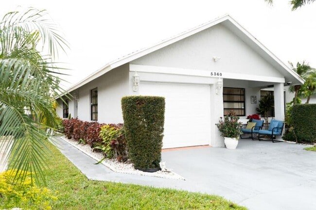 5360 Kim Ct in West Palm Beach, FL - Building Photo - Building Photo