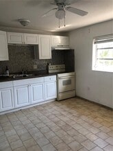 992 E 18th St in Hialeah, FL - Building Photo - Building Photo