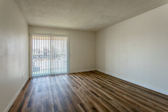 Acacia Gardens in Phoenix, AZ - Building Photo - Interior Photo