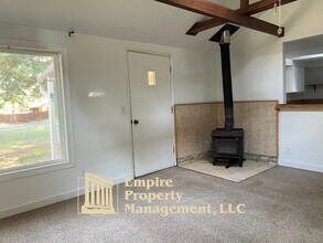 87948 8th St in Veneta, OR - Building Photo - Building Photo