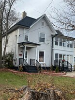 1221 9th St in Rockford, IL - Building Photo