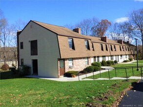 59 Homestead Ln in Brookfield, CT - Building Photo - Building Photo