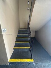 1015 NW 45th Ave in Miami, FL - Foto de edificio - Building Photo