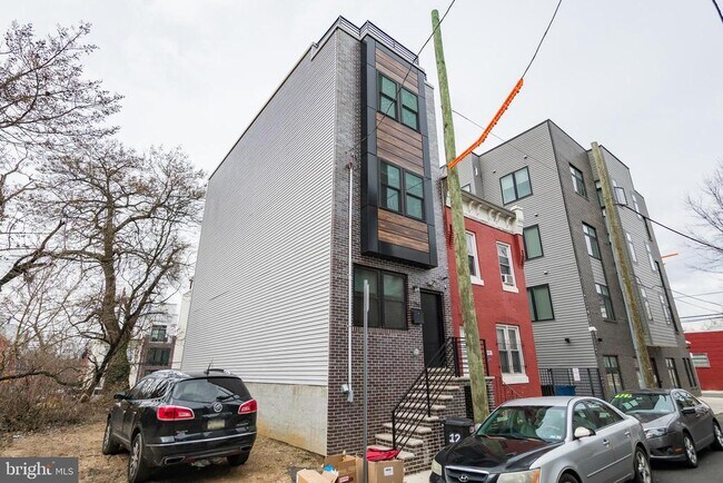 property at 1256 N Myrtlewood St