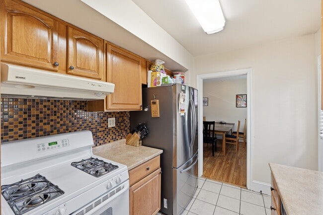 7211 Dartmouth Ave in College Park, MD - Foto de edificio - Building Photo