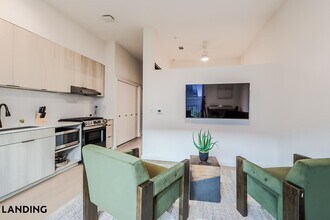 2623 Keene St, Unit 530 in Houston, TX - Building Photo - Building Photo