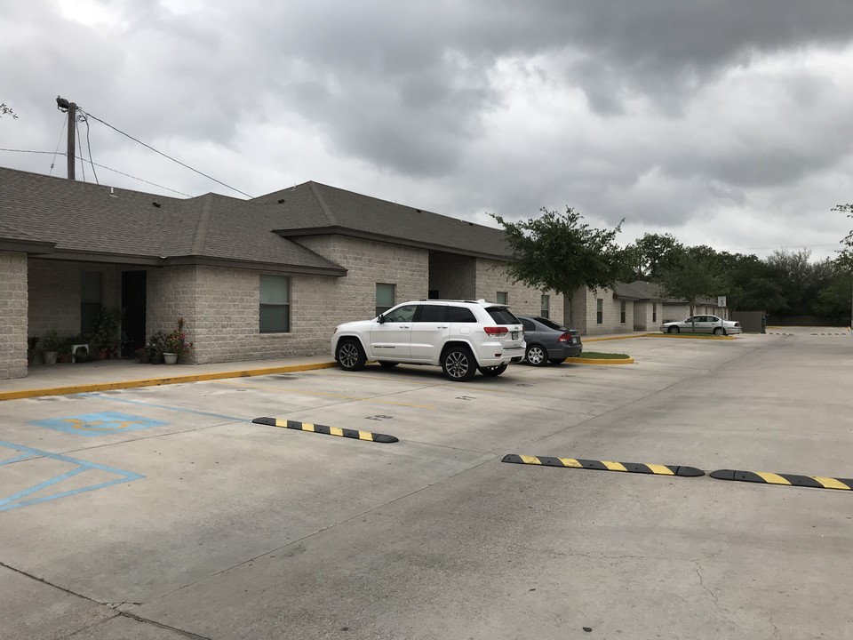 48 Rentfro Blvd in Brownsville, TX - Building Photo