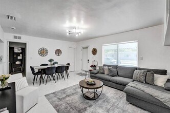 2001 Washington St in Hollywood, FL - Building Photo - Building Photo