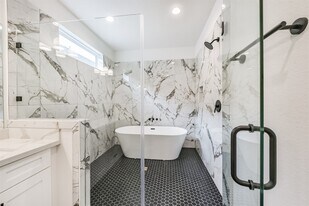 3032 Gray St in Houston, TX - Building Photo