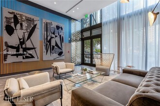 398 NE 5th St, Unit 4507 in Miami, FL - Foto de edificio - Building Photo