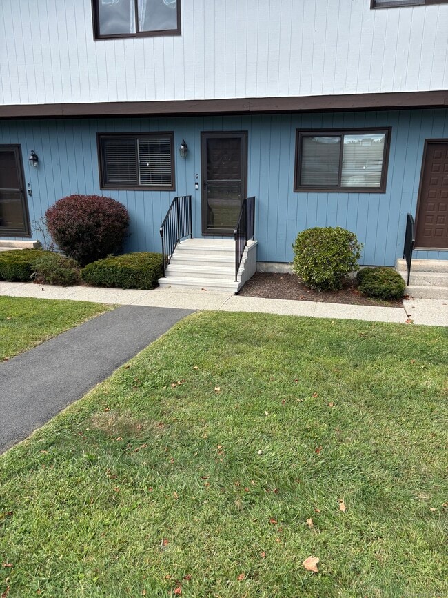 27 Crows Nest Ln in Danbury, CT - Building Photo - Building Photo