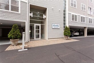 4 Daskams Ln in Norwalk, CT - Building Photo - Building Photo