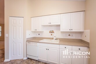 607 Sweetleaf Dr in Brandon, FL - Building Photo - Building Photo