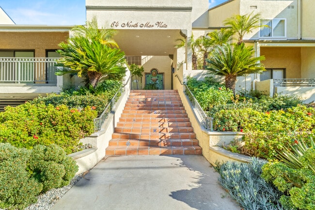 64 N Mar Vista Ave, Unit 105 in Pasadena, CA - Building Photo - Building Photo