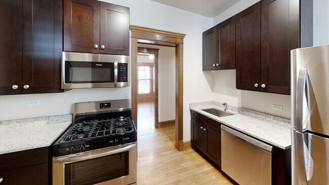 3759 N Lakewood Ave, Unit 3M