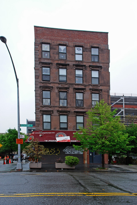 328 Pleasant Ave in New York, NY - Foto de edificio