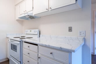 Pine Meadows Apartments in Concord, CA - Building Photo - Building Photo