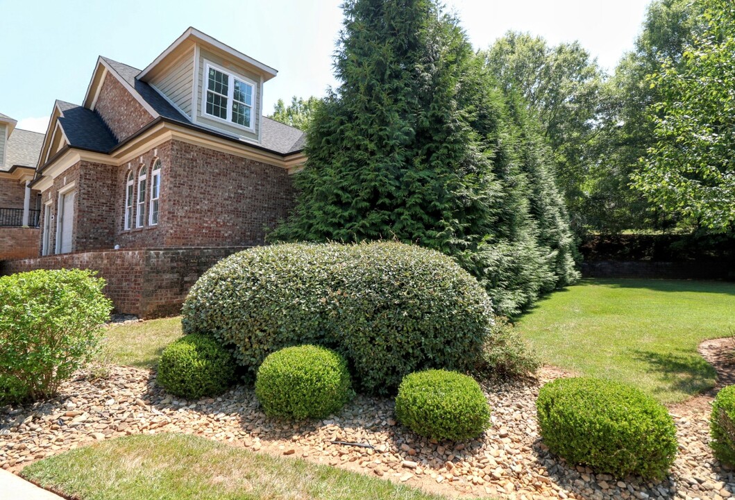 1080 Governors Ln in Forest, VA - Building Photo