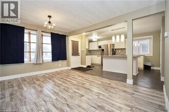61 Bosworth Crescent in Kitchener, ON - Building Photo - Building Photo