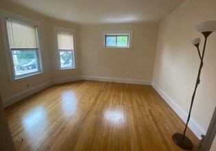 37 Rose St, Unit 1 in Somerville, MA - Building Photo - Building Photo