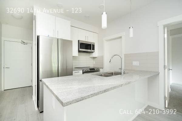 32690 14 Ave in Mission, BC - Building Photo