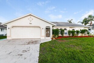 239 Allworthy St in Port Charlotte, FL - Building Photo