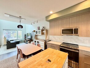 13703 35th Ave NE in Seattle, WA - Building Photo - Building Photo