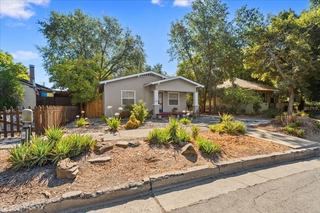 204 J St in Davis, CA - Building Photo - Building Photo