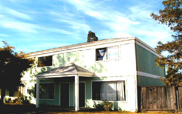 537 Hearn Ave in Santa Rosa, CA - Building Photo - Building Photo