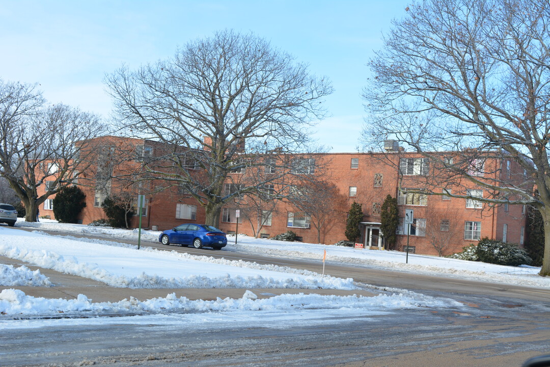 Sterling Manor Apartments in Sterling, IL - Building Photo