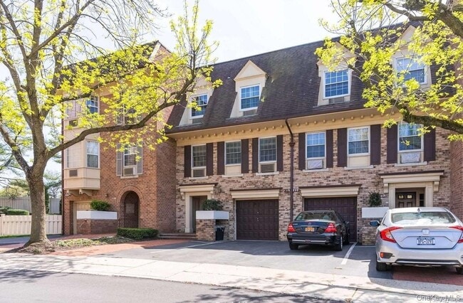 property at 13-36-36 Robin Ln