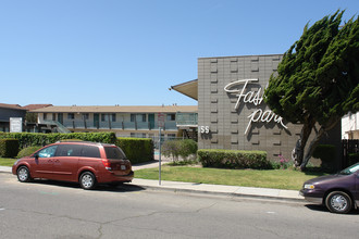 Fashion Park Apartments in Oxnard, CA - Building Photo - Building Photo