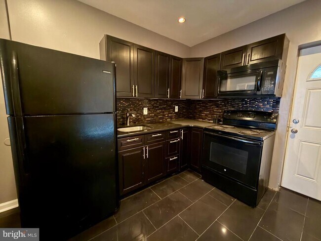 property at 2219 N Bouvier St