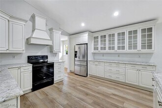 7052 Timberland Cir in Naples, FL - Building Photo - Building Photo