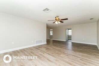 9426 Legend Ln in Port Richey, FL - Building Photo - Building Photo