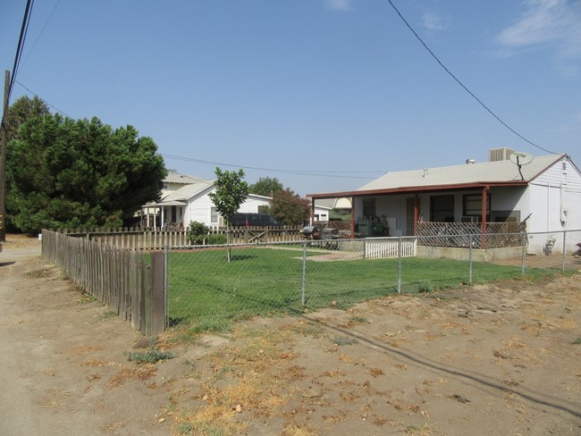 1142-1202 E K Ave in Visalia, CA - Foto de edificio - Building Photo